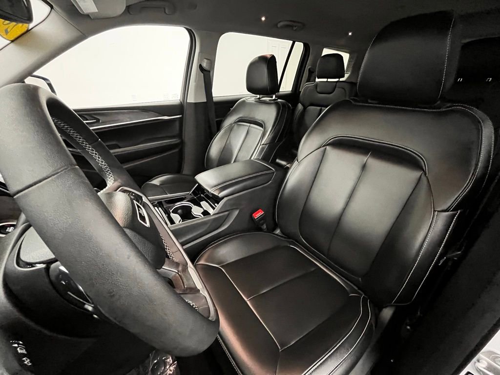 Used 2023 Jeep Grand Cherokee L Limited w/ Black Appearance Package image 19