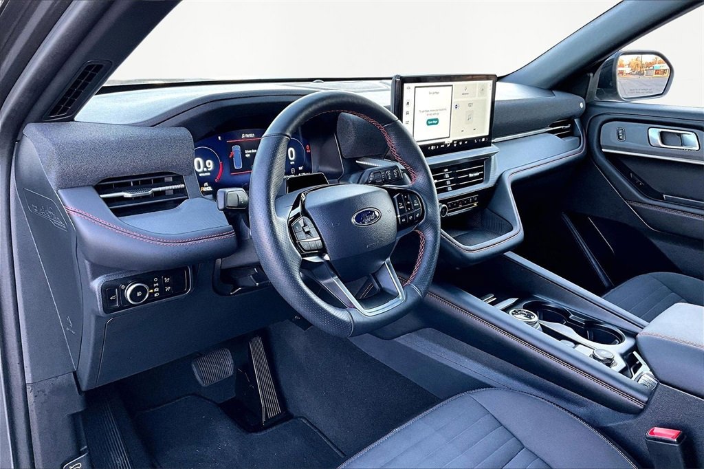 Certified 2025 Ford Explorer ST-Line w/ ST-Line Street Pack image 14