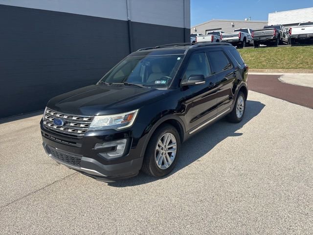 Certified 2017 Ford Explorer XLT w/ Equipment Group 202A FWD image 9