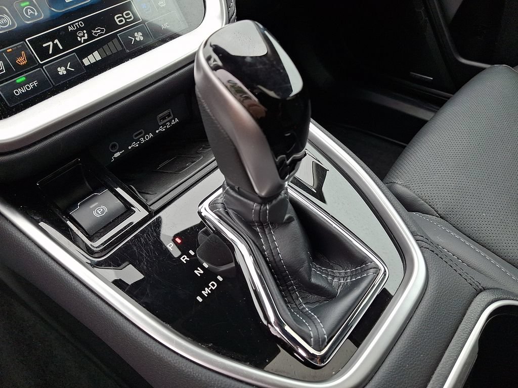 Used 2023 Subaru Outback Touring AWD/4WD image 16
