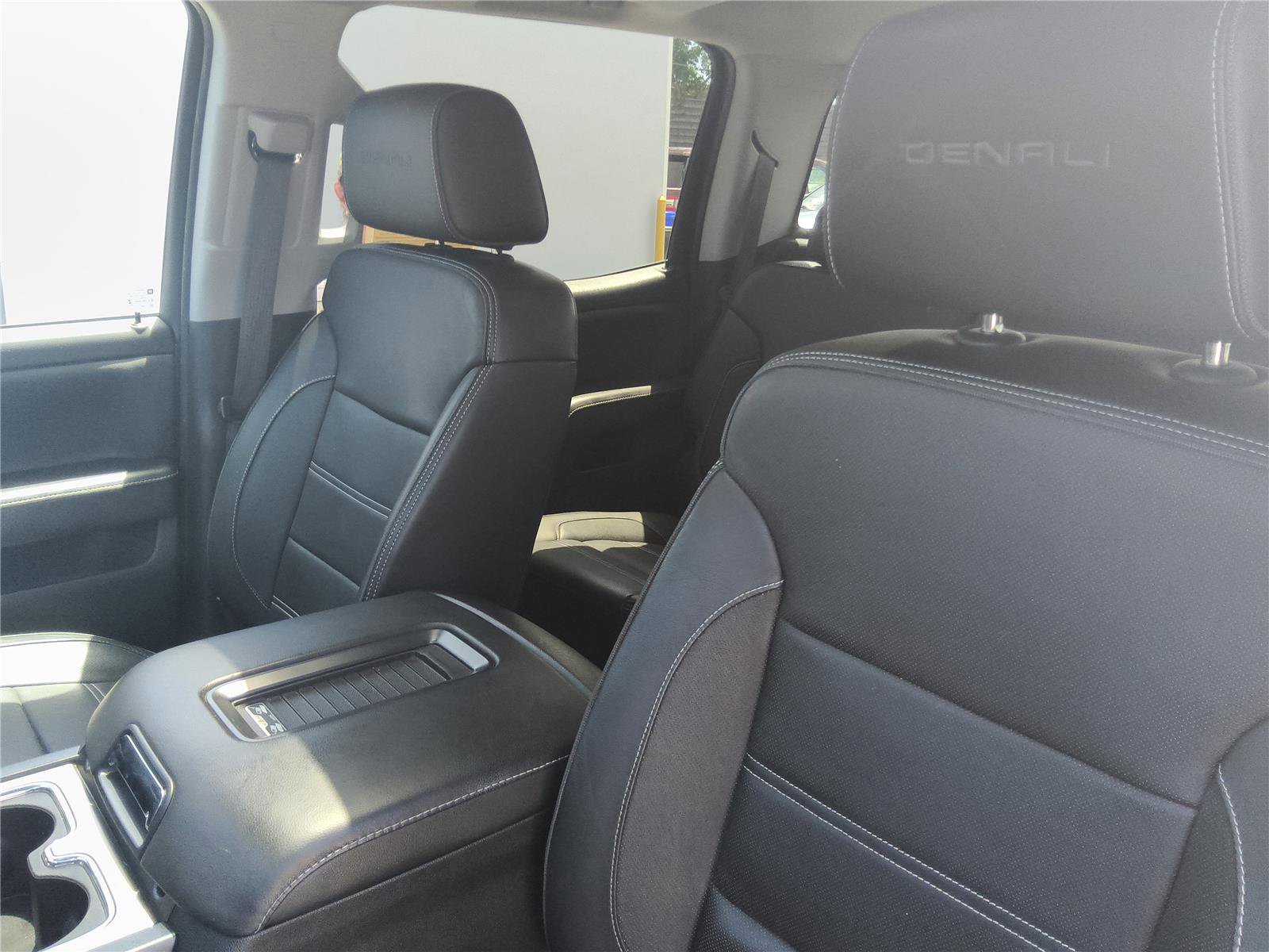 Used 2017 GMC Sierra 1500 Denali w/ Denali Ultimate Package AWD/4WD image 17
