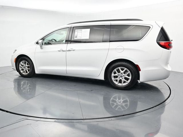 Used 2022 Chrysler Pacifica Touring-L FWD image 6