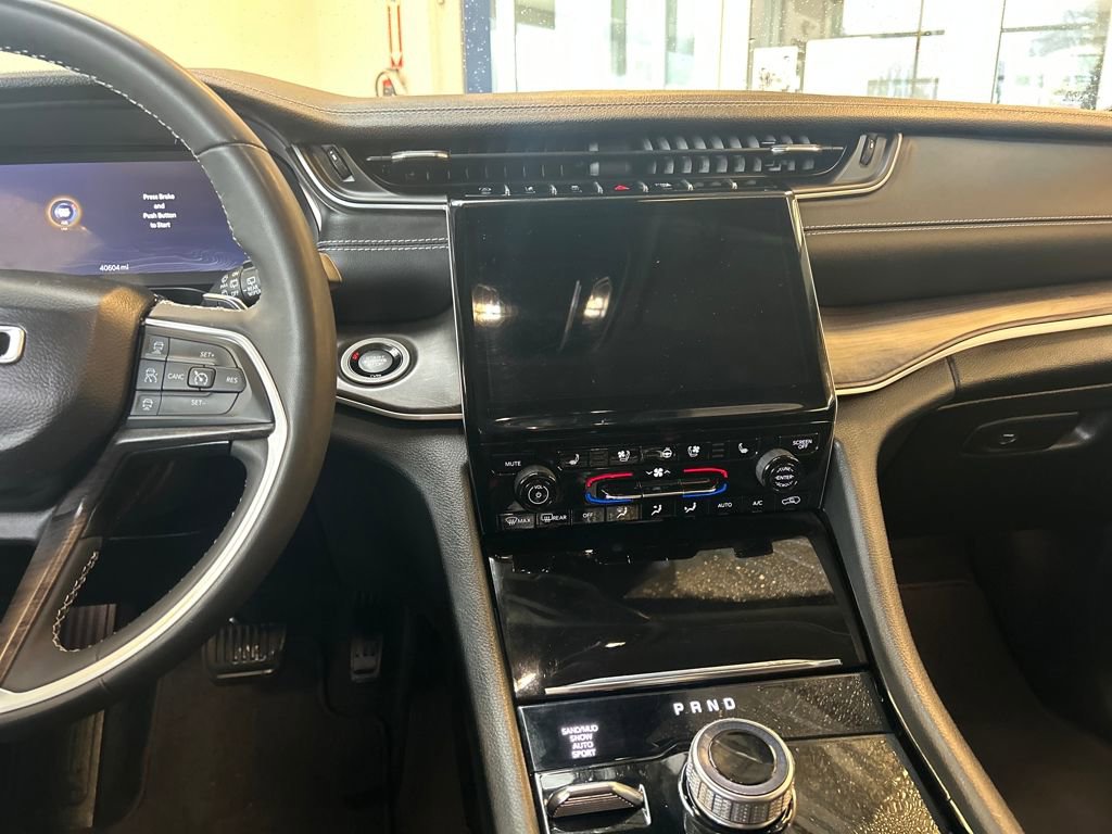 Used 2023 Jeep Grand Cherokee Limited w/ Luxury Tech Group II image 25