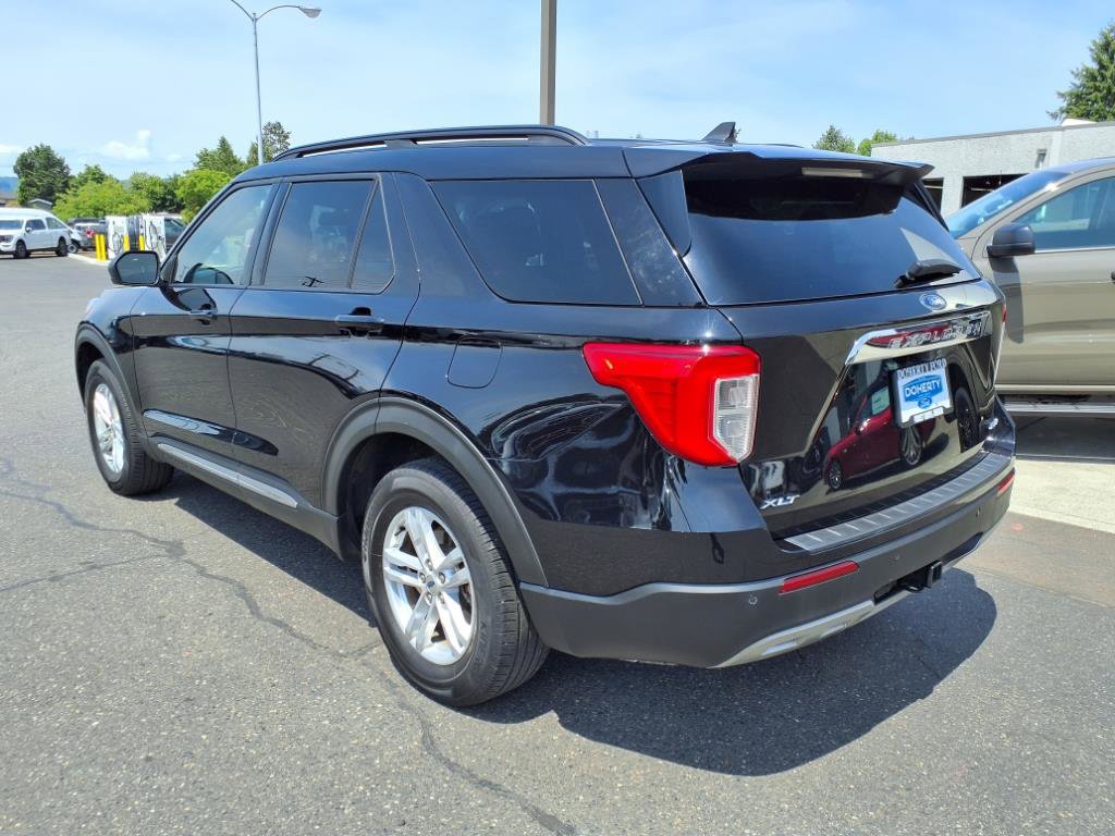Certified 2022 Ford Explorer XLT w/ Equipment Group 202A image 9