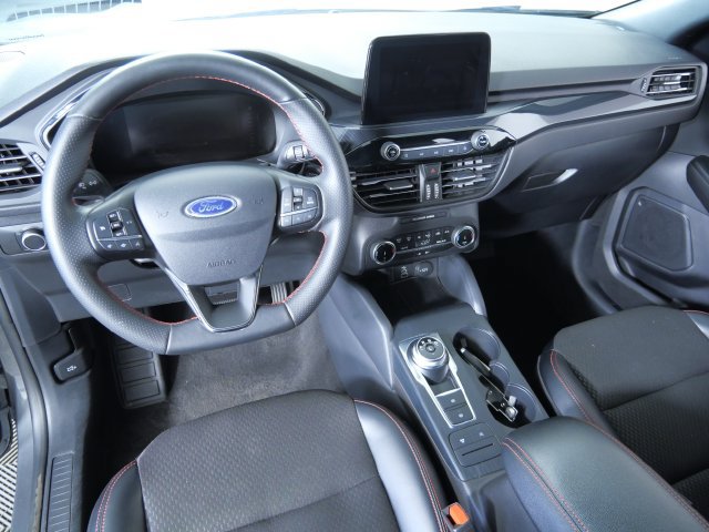 Certified 2025 Ford Escape ST-Line AWD/4WD image 3