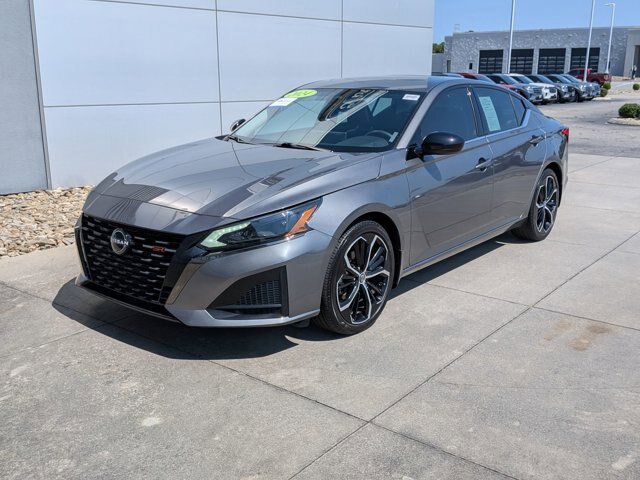 Used 2024 Nissan Altima 2.5 SR w/ SR Premium Package FWD image 8