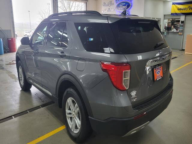 Certified 2023 Ford Explorer XLT w/ Equipment Group 202A AWD/4WD image 3