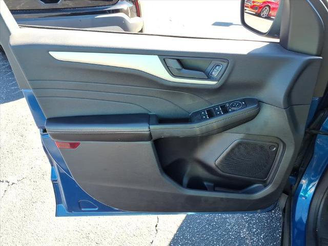 Certified 2022 Ford Escape SE w/ SE Sport Appearance Package image 9