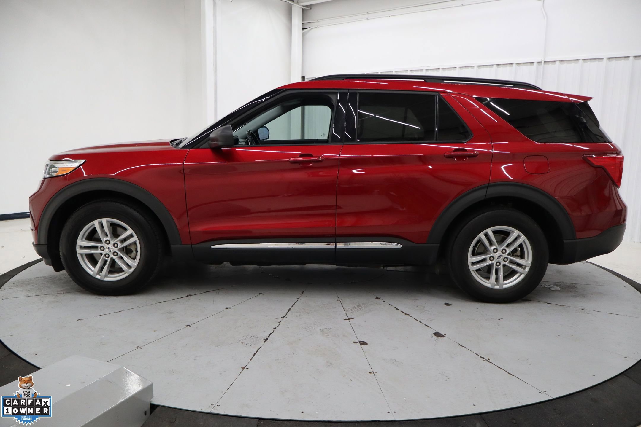 Certified 2023 Ford Explorer XLT image 2