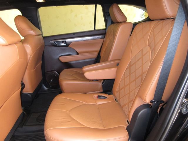 Used 2022 Toyota Highlander Platinum FWD image 26