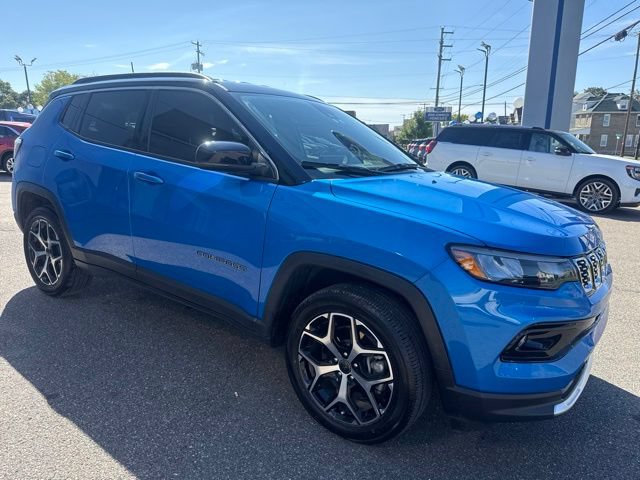 Used 2025 Jeep Compass Limited AWD/4WD image 4
