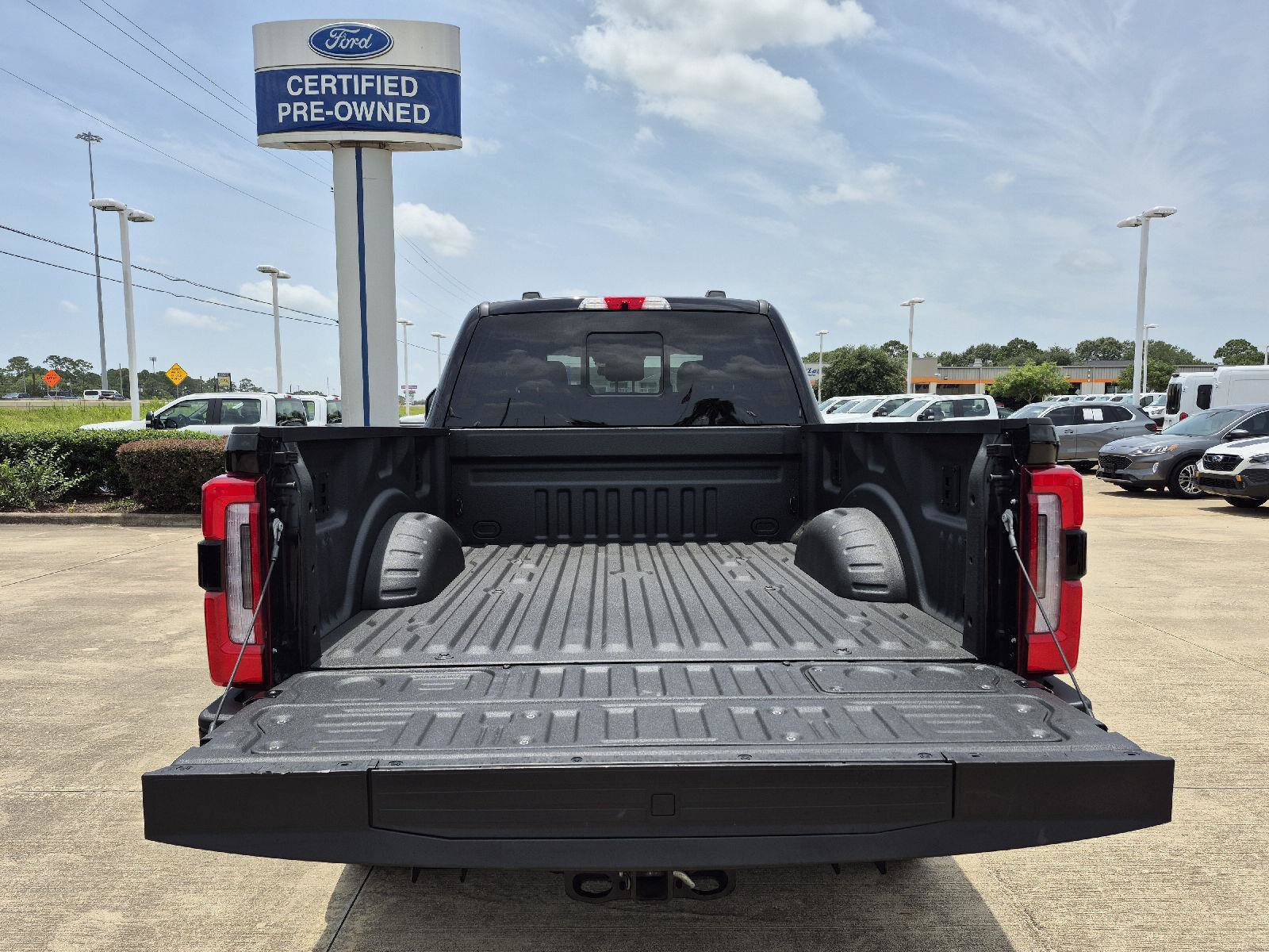 Certified 2025 Ford F250 Platinum w/ Platinum Plus Package AWD/4WD image 14