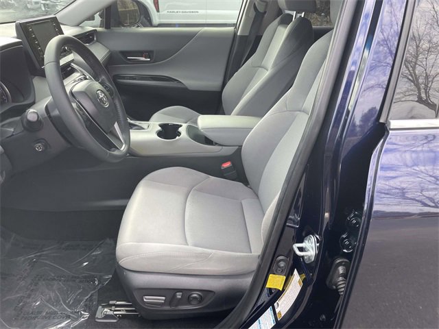 Used 2021 Toyota Venza LE image 11