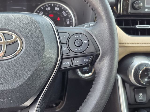 Used 2021 Toyota RAV4 XLE Premium image 25
