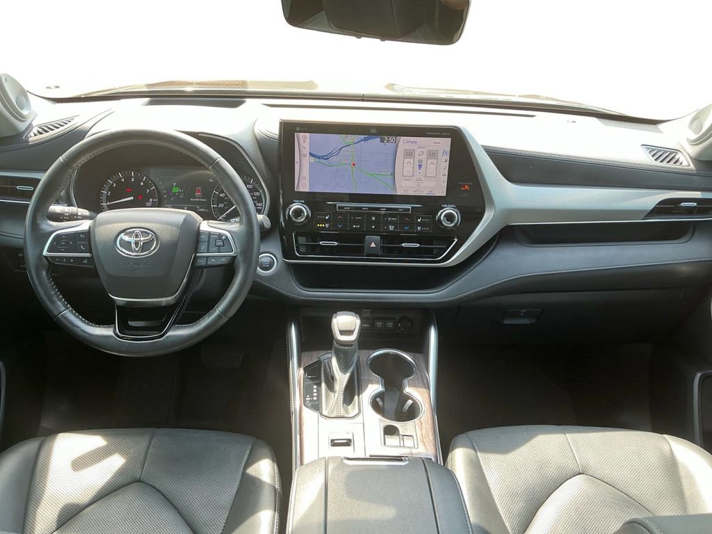 Used 2021 Toyota Highlander Platinum FWD image 17