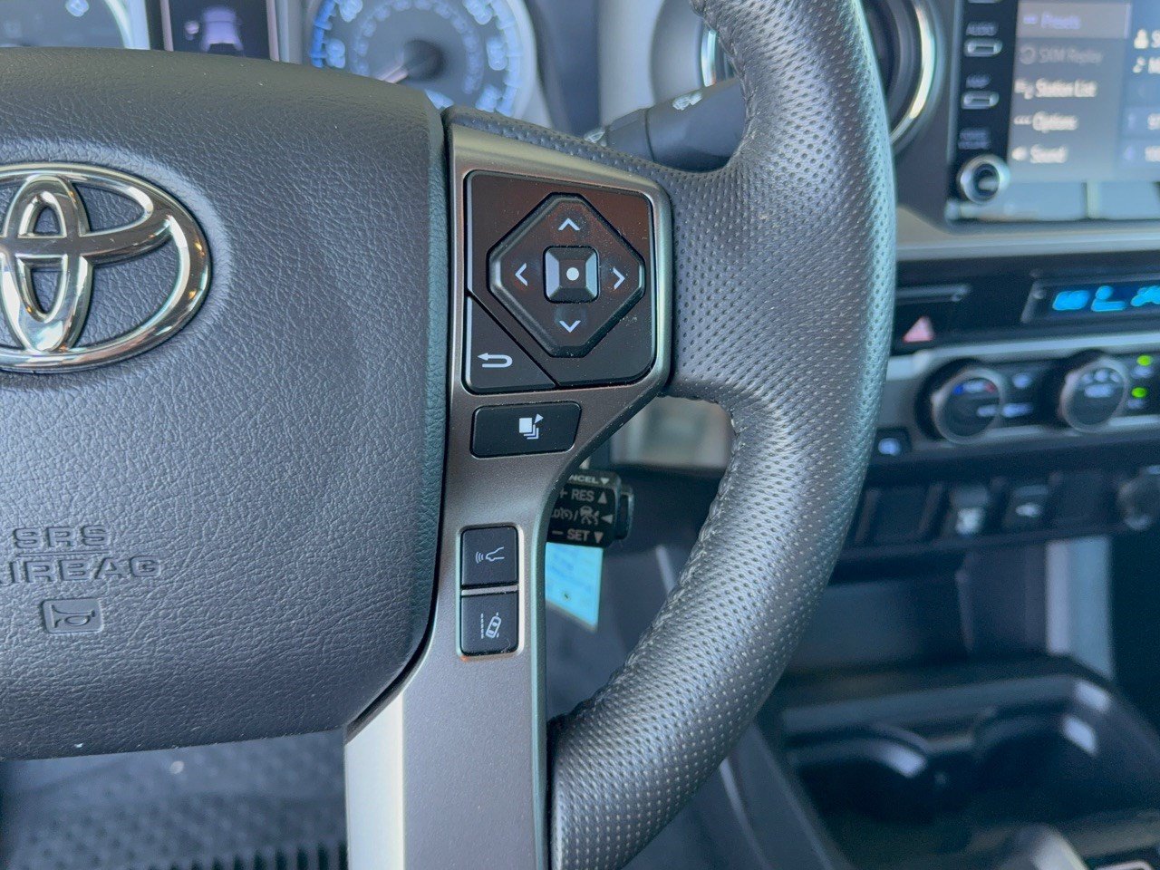 Used 2022 Toyota Tacoma SR5 AWD/4WD image 19