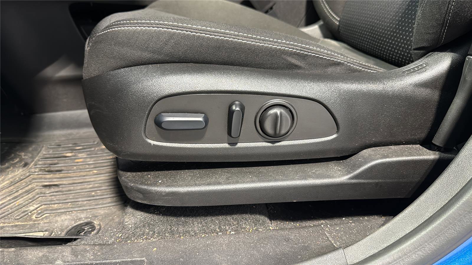 Used 2024 GMC Terrain SLE w/ Driver Convenience Package AWD/4WD image 25