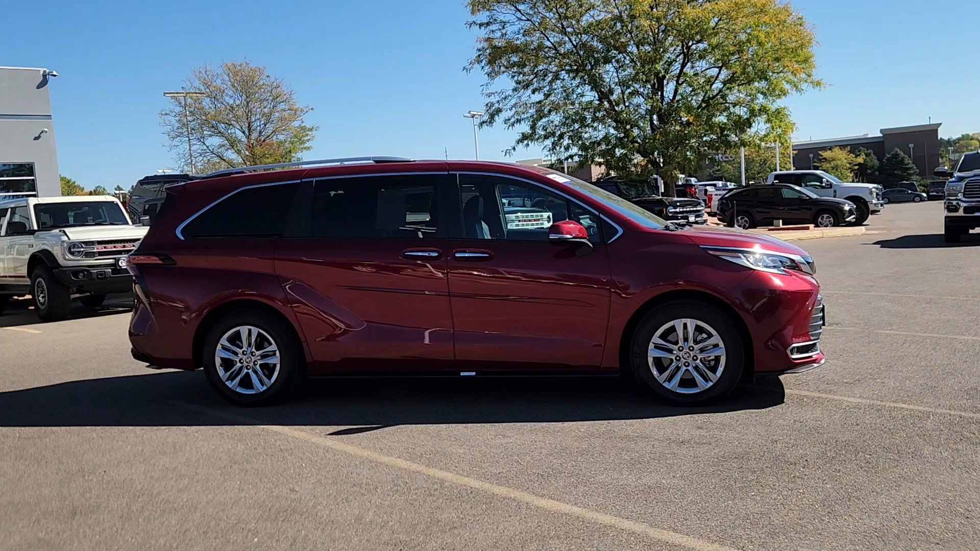 Used 2025 Toyota Sienna Limited AWD/4WD image 10