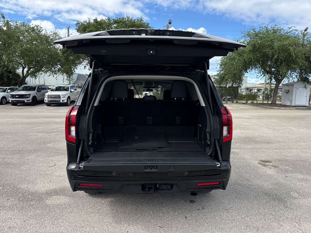 Certified 2025 Ford Expedition Active RWD image 30