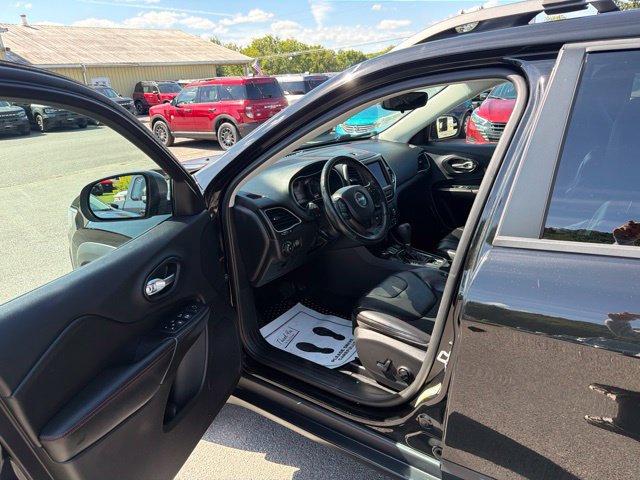 Used 2019 Jeep Cherokee Trailhawk w/ Cold Weather Group AWD/4WD image 19