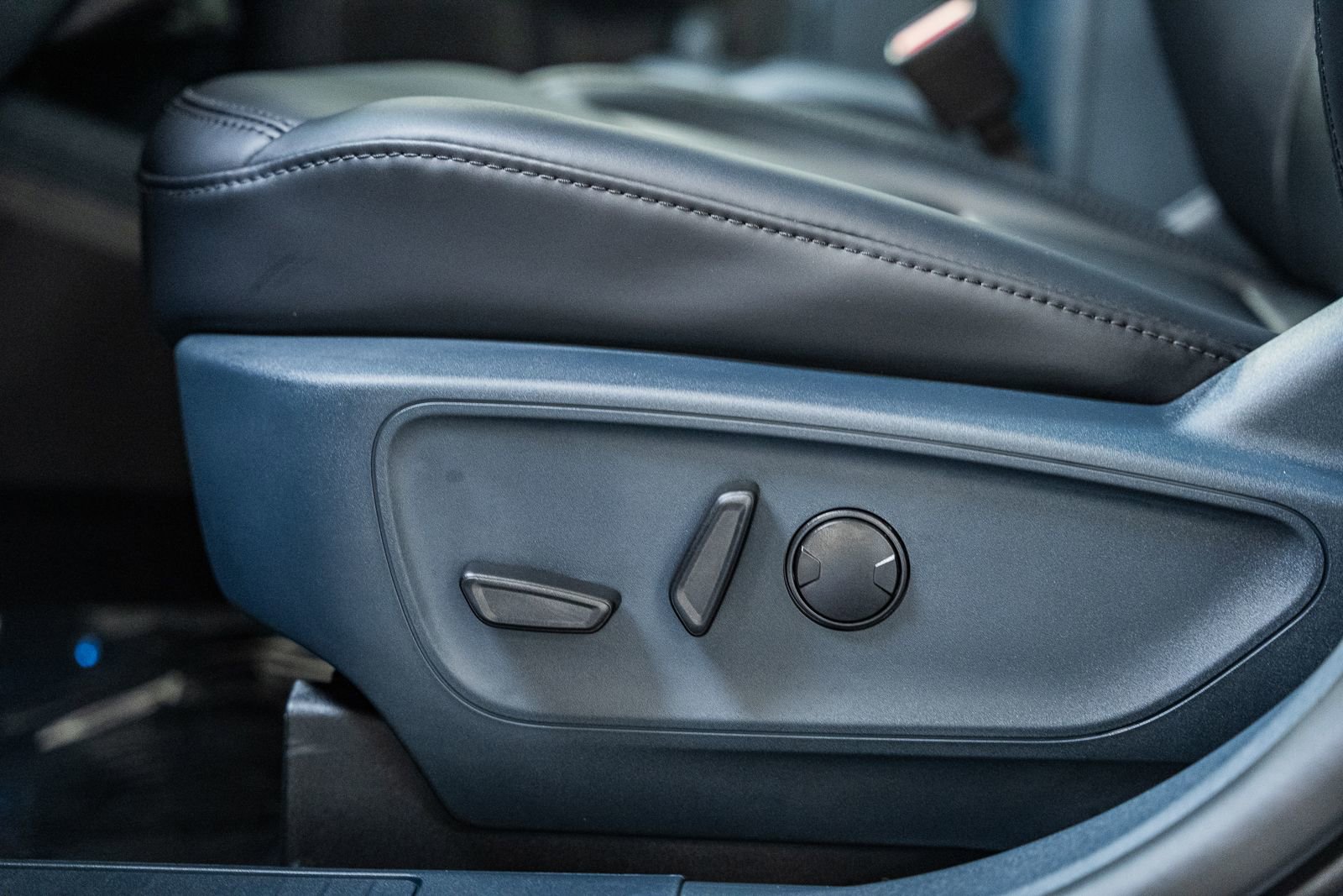 Certified 2026 Ford Maverick Lariat w/ Black Appearance Package image 41