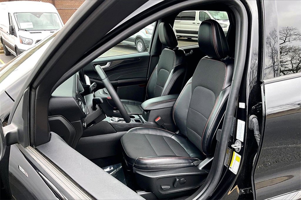 Certified 2023 Ford Escape ST-Line Select w/ Tech Pack #2 image 23