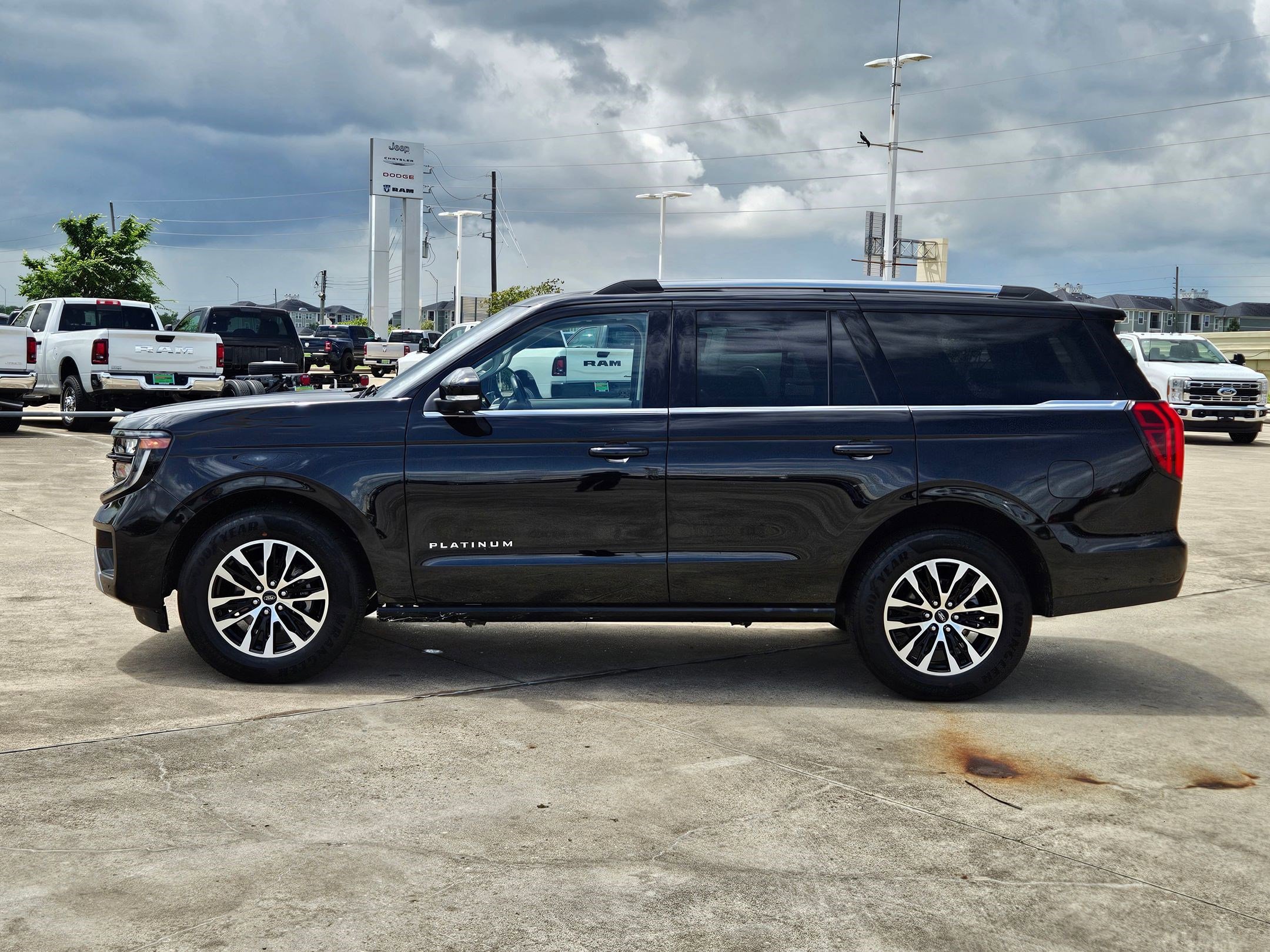 Certified 2025 Ford Expedition Platinum AWD/4WD image 9