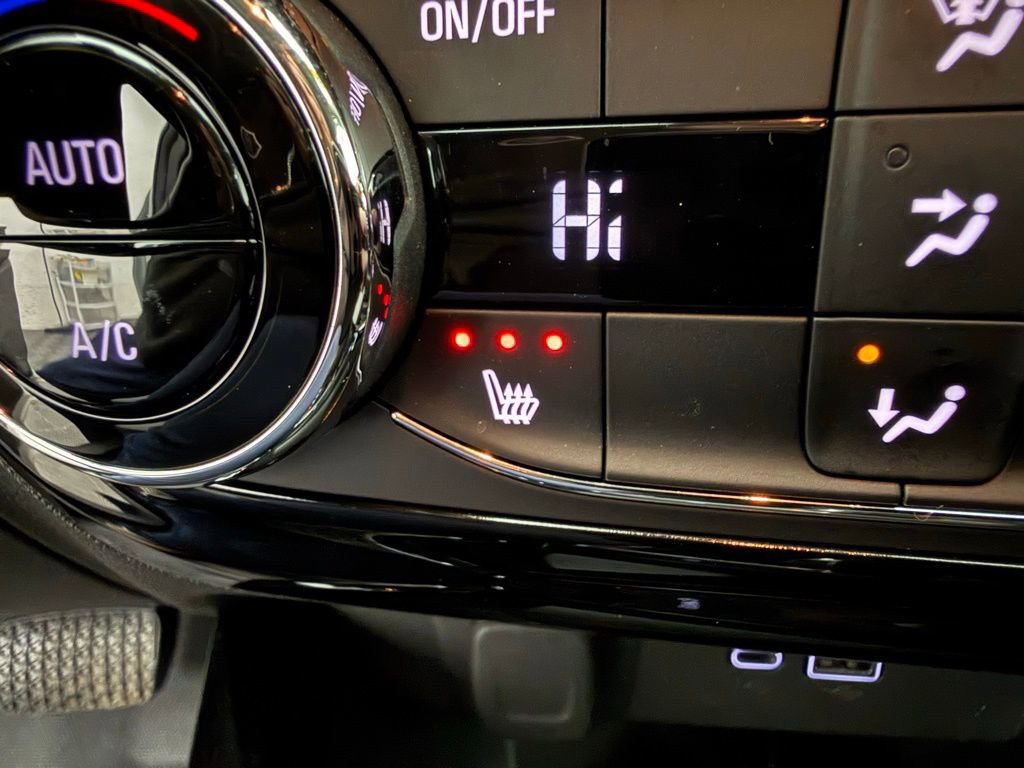 Used 2025 Chevrolet Trax LT w/ Driver Confidence Package image 12