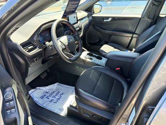 Certified 2025 Ford Escape ST-Line AWD/4WD image 12