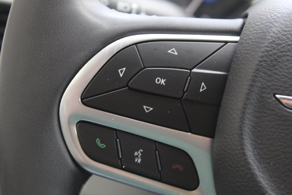 Used 2024 Chrysler Pacifica Touring-L FWD image 25