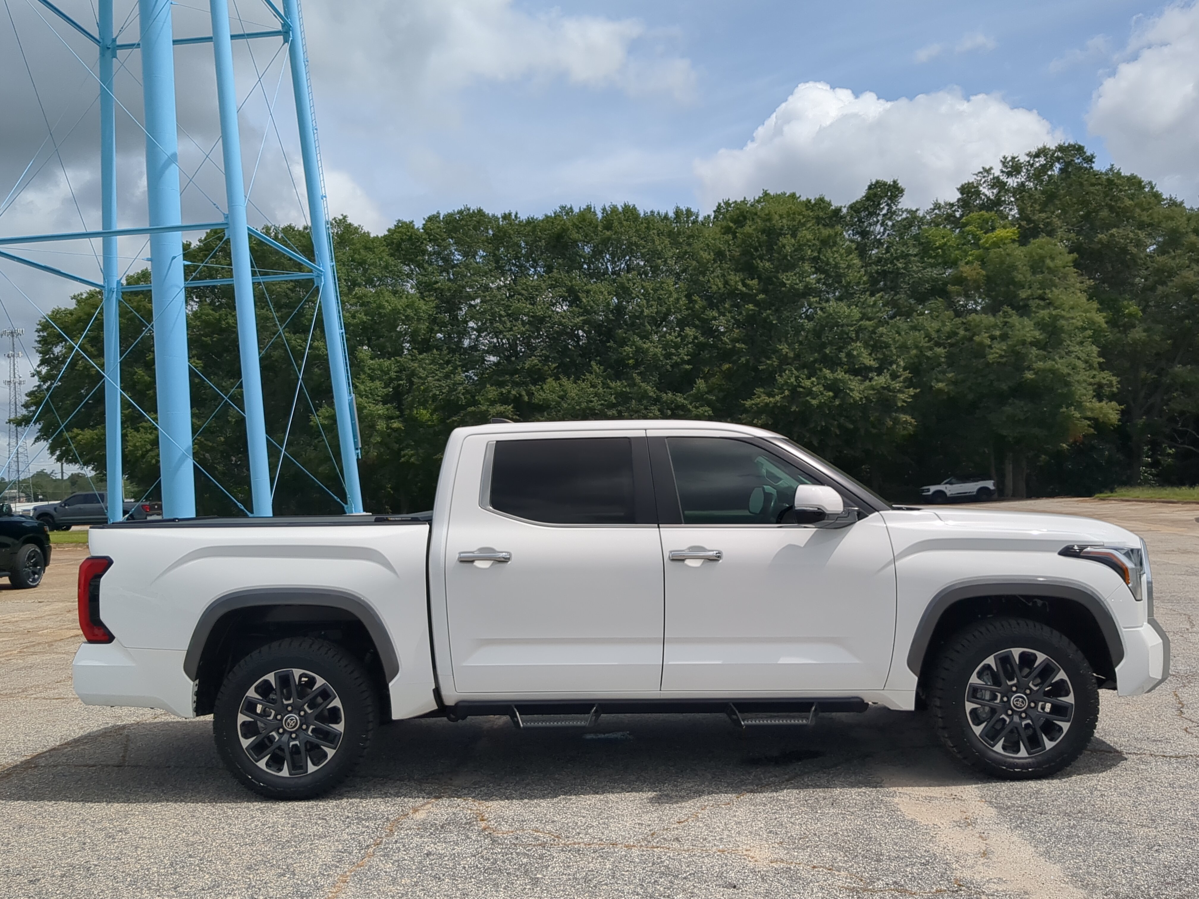 Used 2024 Toyota Tundra Limited AWD/4WD image 2