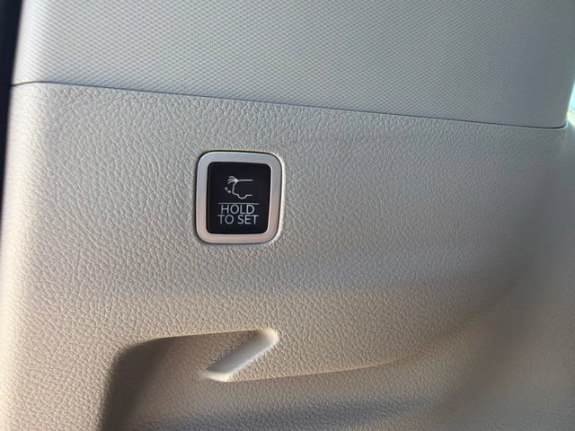 Used 2024 Jeep Wagoneer L 4WD w/ Premium Group I image 15