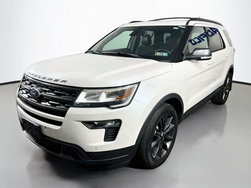 Certified 2018 Ford Explorer XLT w/ Equipment Group 202A AWD/4WD image 3
