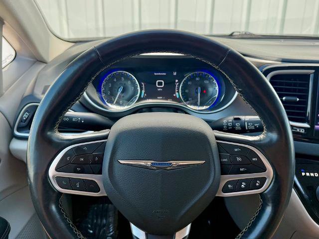 Used 2021 Chrysler Pacifica Touring-L FWD image 24