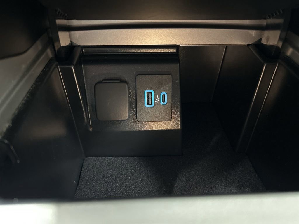 Certified 2023 Ford Explorer ST-Line w/ Class IV Trailer Tow Package image 23