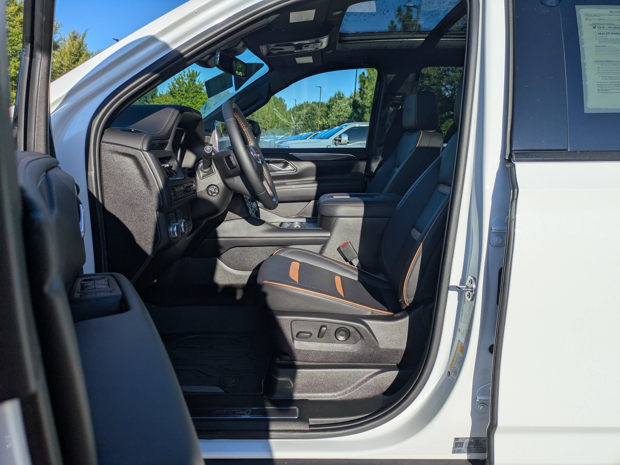 Used 2024 GMC Yukon AT4 w/ Technology Package AWD/4WD image 12