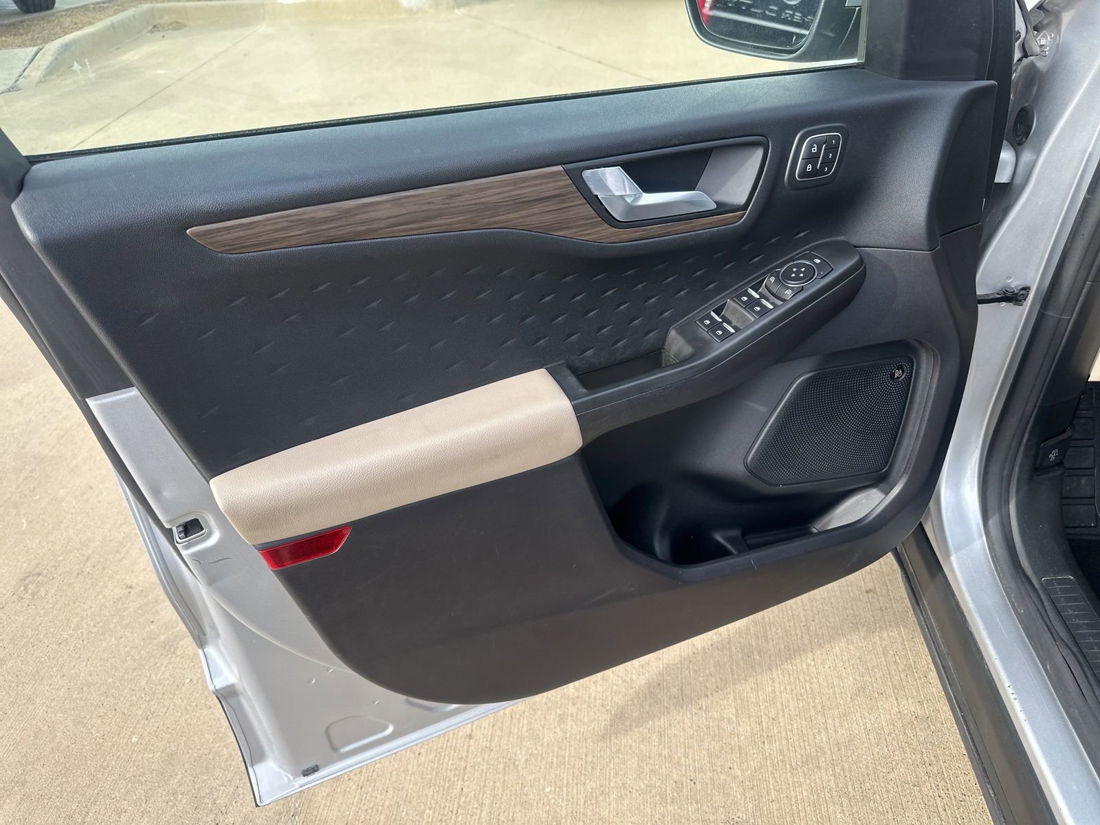 Certified 2020 Ford Escape Titanium image 18