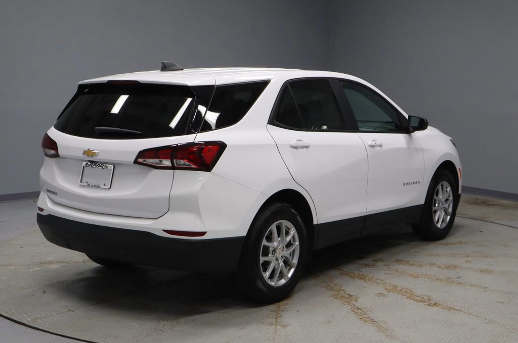 Used 2024 Chevrolet Equinox LS w/ LS Convenience Package image 5