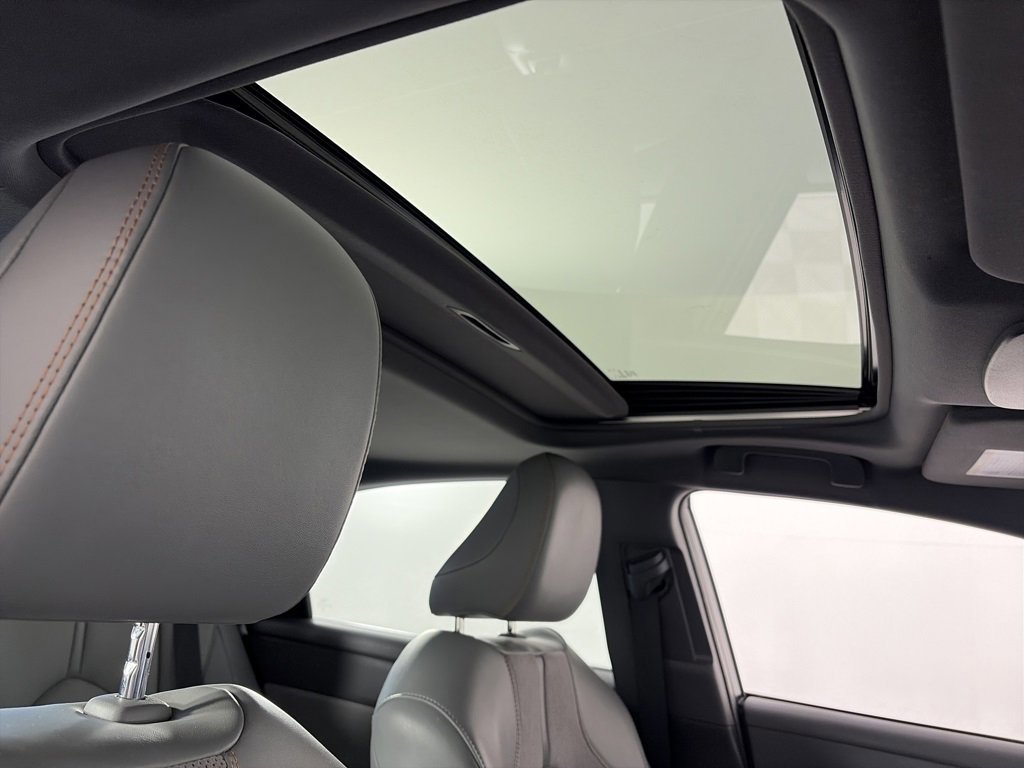 Used 2019 Toyota Avalon XSE image 32