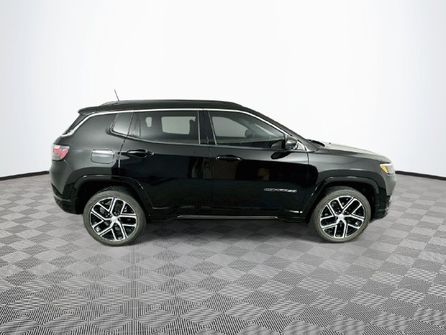 Used 2024 Jeep Compass Limited w/ Elite Group AWD/4WD image 12