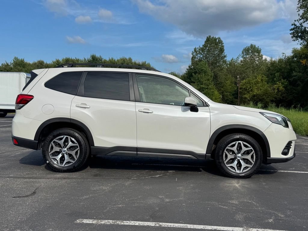 Used 2022 Subaru Forester Premium AWD/4WD image 7
