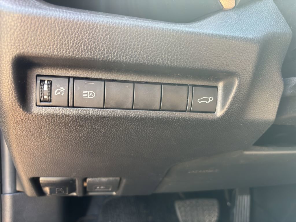 Used 2021 Toyota RAV4 XLE w/ Convenience Package AWD/4WD image 15