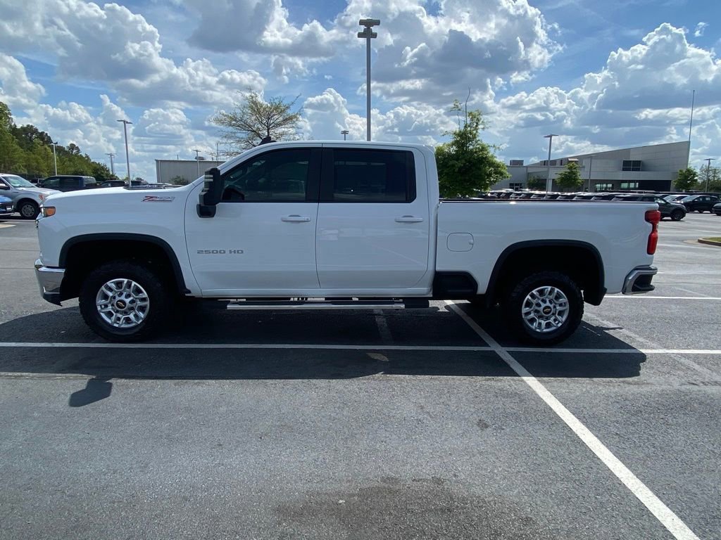 Used 2022 Chevrolet Silverado 2500 LT w/ Convenience Package image 2
