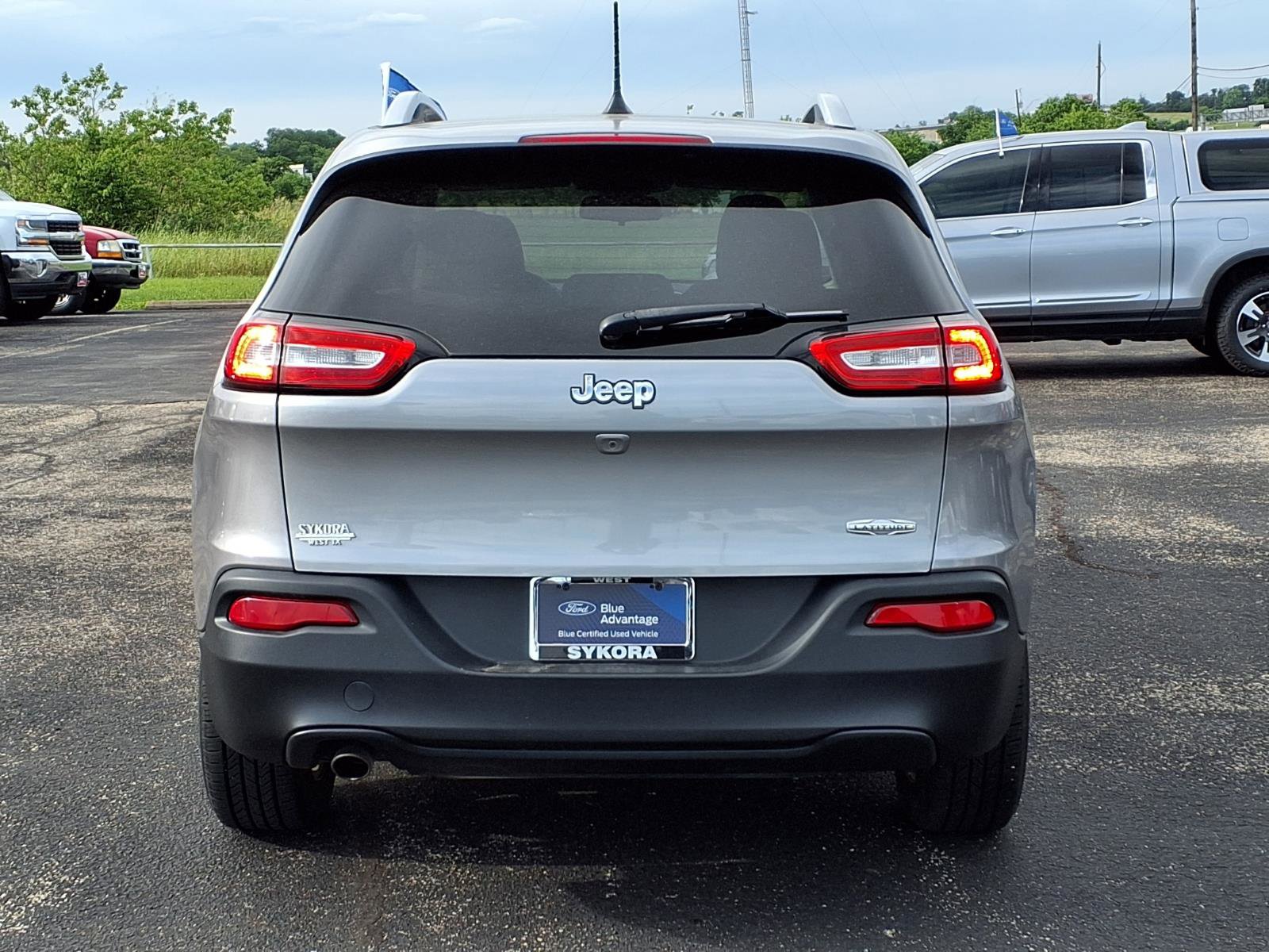 Used 2017 Jeep Cherokee Latitude FWD image 7