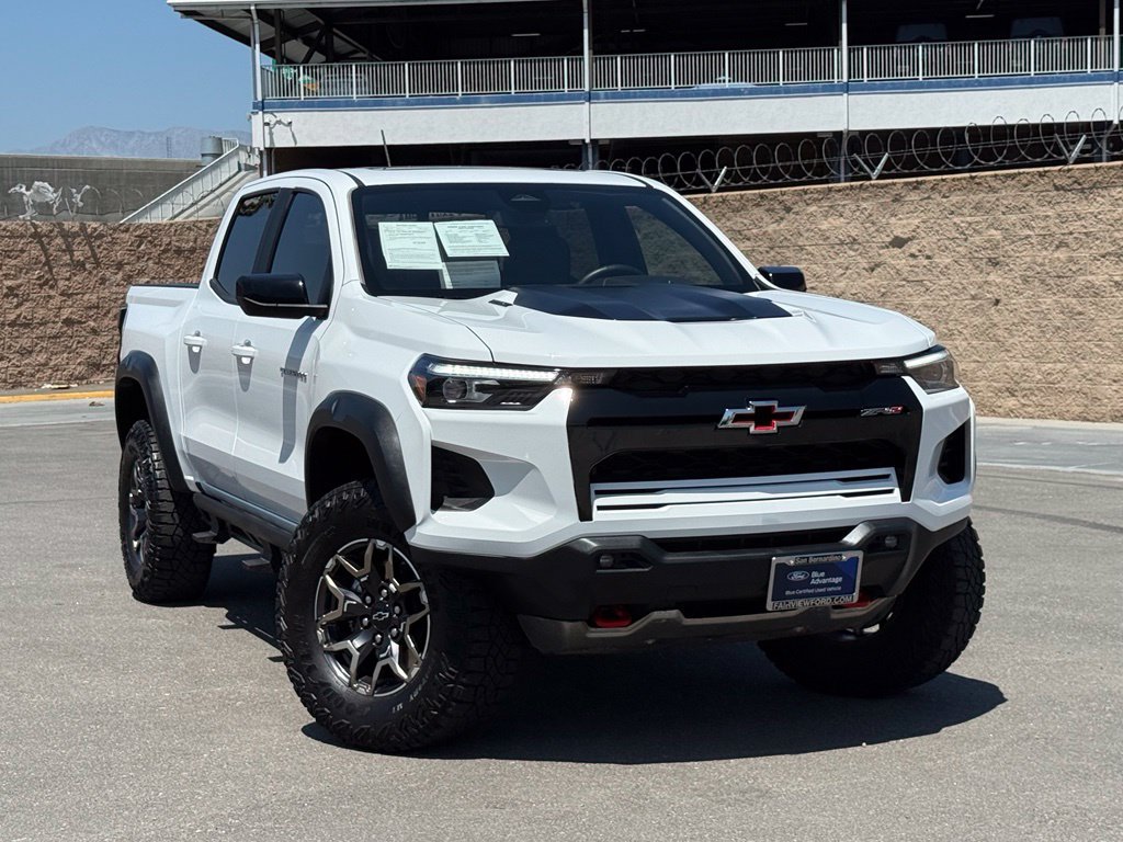 Used 2025 Chevrolet Colorado ZR2 AWD/4WD image 2