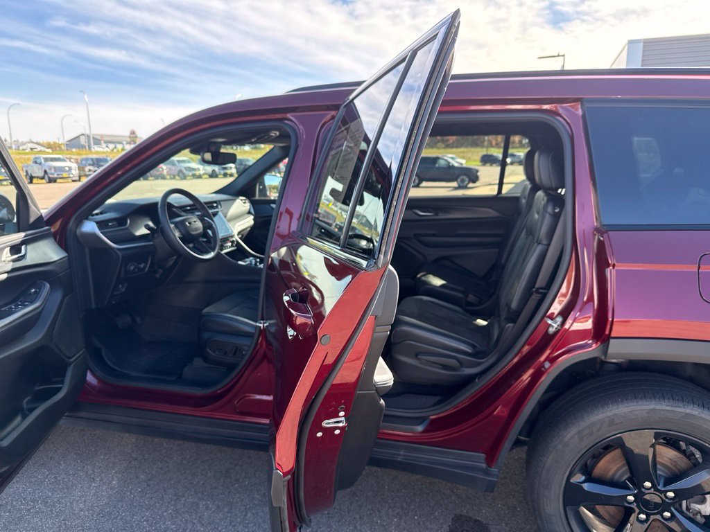 Used 2023 Jeep Grand Cherokee L Laredo AWD/4WD image 7