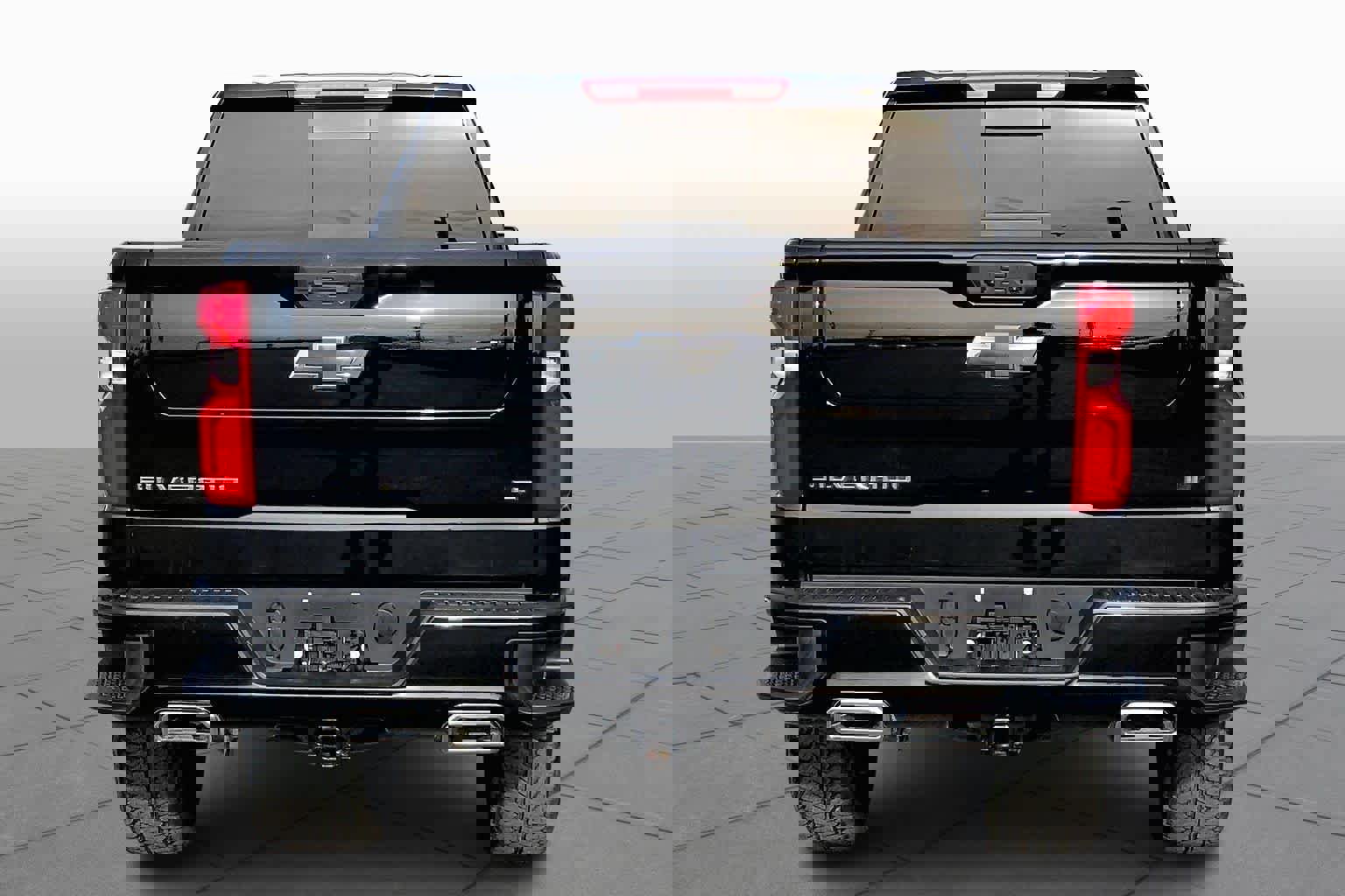 Used 2025 Chevrolet Silverado 1500 LT Trail Boss w/ Convenience Package II image 3