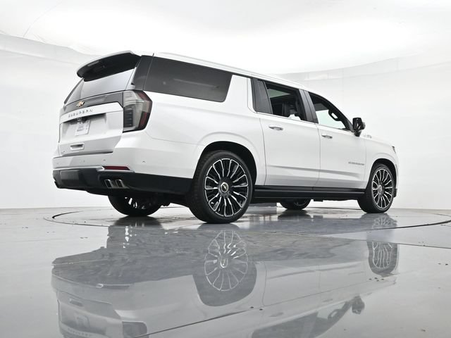 Used 2025 Chevrolet Suburban High Country AWD/4WD image 35