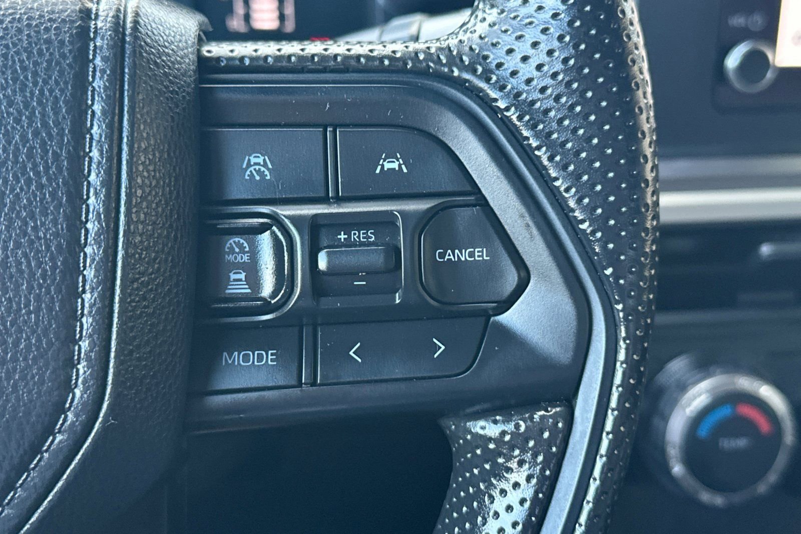 Used 2025 Toyota Tacoma SR5 AWD/4WD image 37