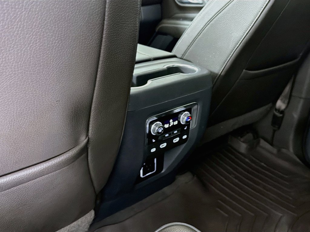 Used 2023 GMC Yukon XL Denali w/ Denali Reserve Package RWD image 30